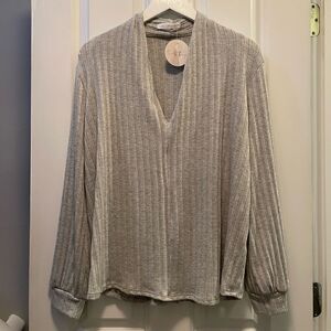 NWT Ces Femme grey ribbed v-neck pullover top Size L